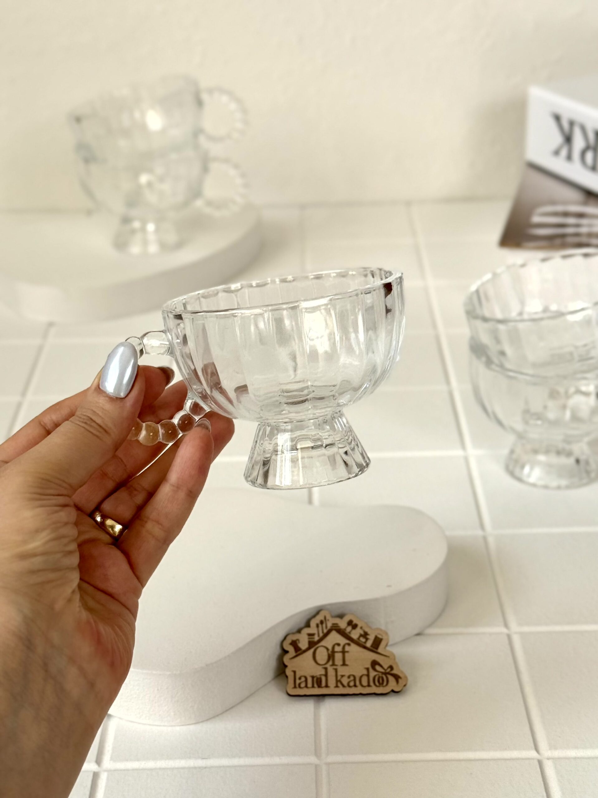 فنجان پایه دار بلور دسته مرواریدی کد 111812